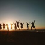 Große Familie hat Spaß am Strand