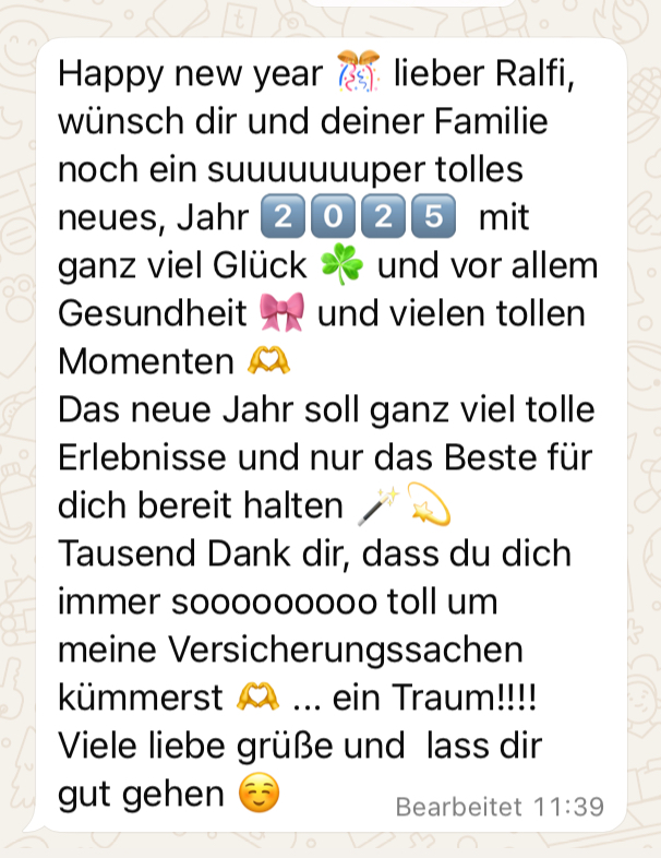 Auf dem Bild ist schickt eine begeisterte Kundin der Amberger-Versicherungsmakler Grüße zu Neujahr